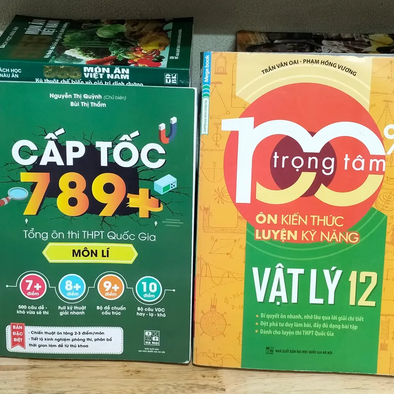 Sách luyện thi môn vật lí 12 570054