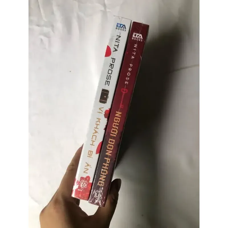 Sách của Nita Prose: Người Dọn Phòng & Vị Khách Bí Ẩn 992128