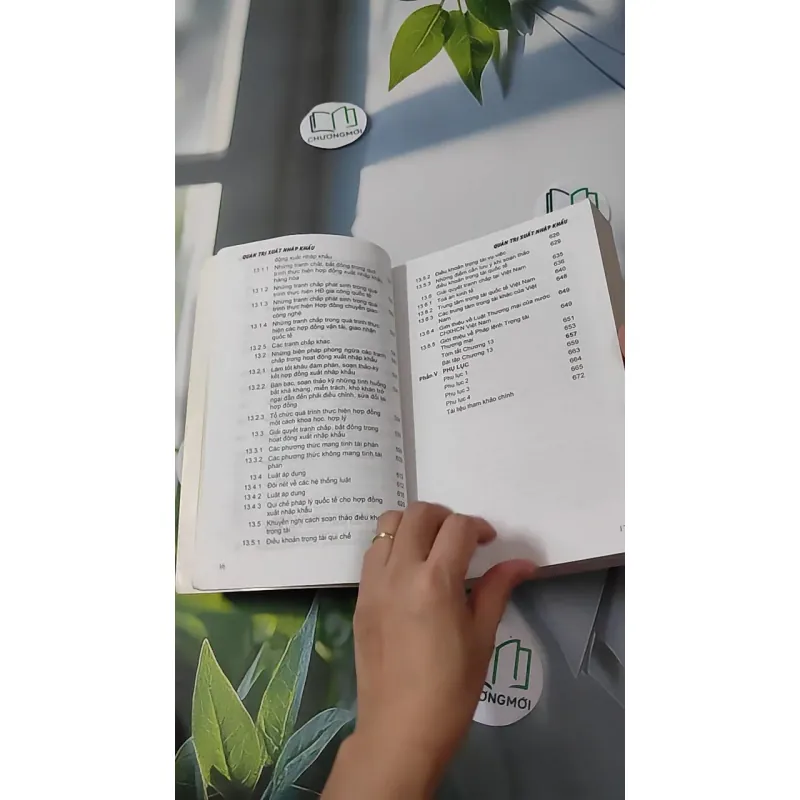 Quản trị xuất nhập khẩu - Đoàn Thị Hồng Vân & Kim Ngọc Đạt 1018850