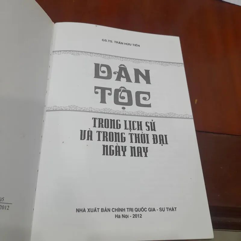 Trần Hữu Tiến - DÂN TỘC TRONG LỊCH SỬ VÀ TRONG THỜI ĐẠI 733879