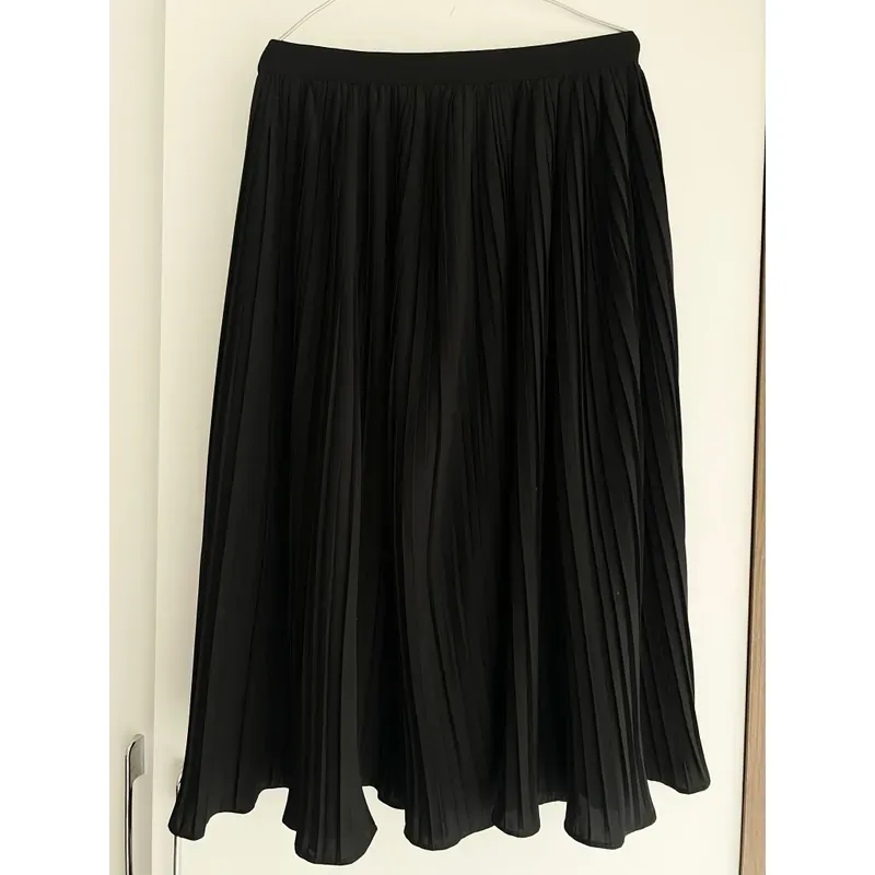 MỚI 99%***CHÂN VÁY XẾP LY ZARA BASIC ĐEN* VIỀN XOÈ* CHẤT SUÔNG ĐẸP* TẶNG QUÀ 0Đ 591528