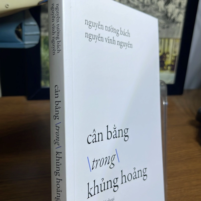 Cân bằng trong khủng hoảng Nguyễn Tường Bách Nguyễn Vĩnh Nguyên 501872