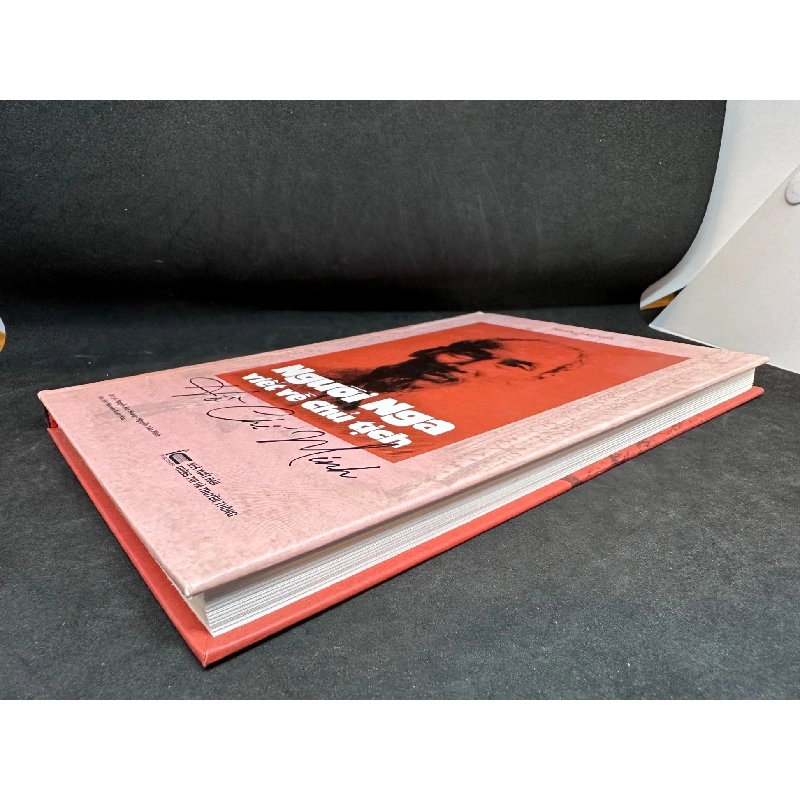 Người Nga Viết Về Chủ Tịch Hồ Chí Minh - Nguyễn Huy Hoàng, mới 90% (bìa cứng), 2020 SBM0202 913298