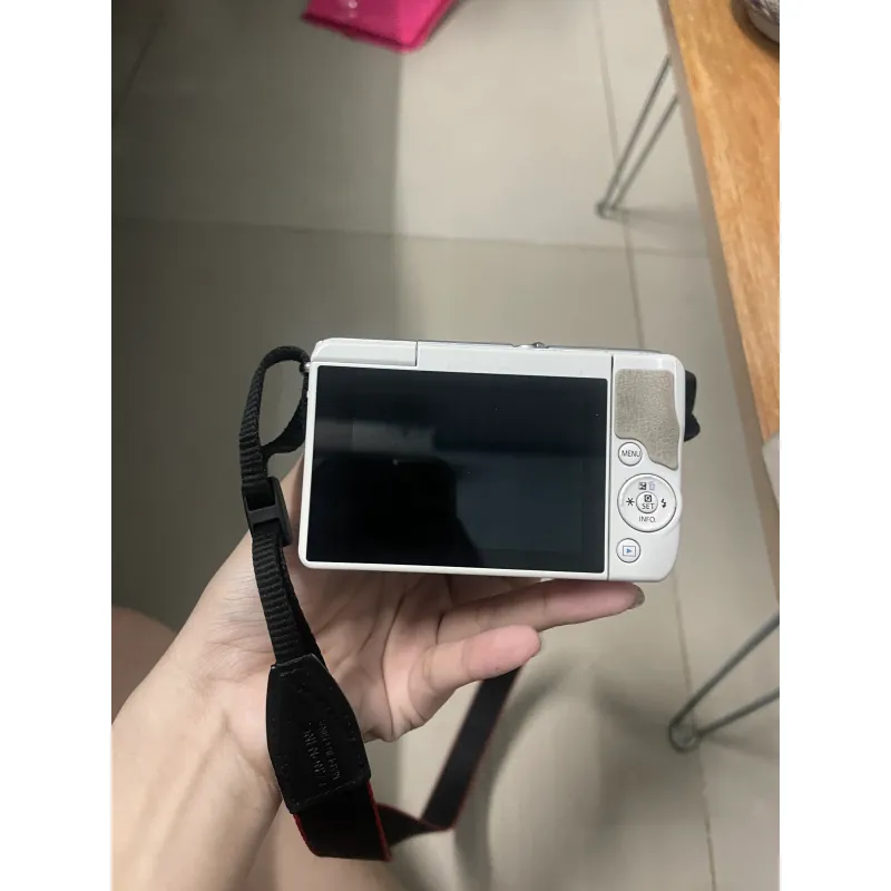 Máy ảnh Canon Mirrorless màu trắng kích thước nhỏ gọn 1030649