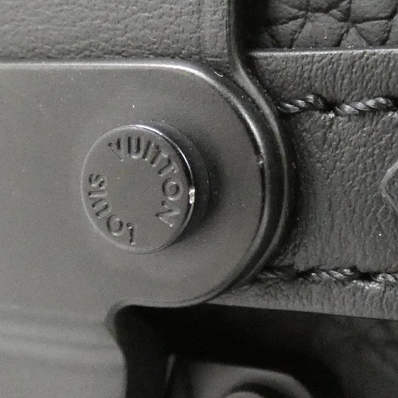 Túi đeo vai Louis Vuitton Trunk Wearable Wallet Monogram Trianon M82070 612586