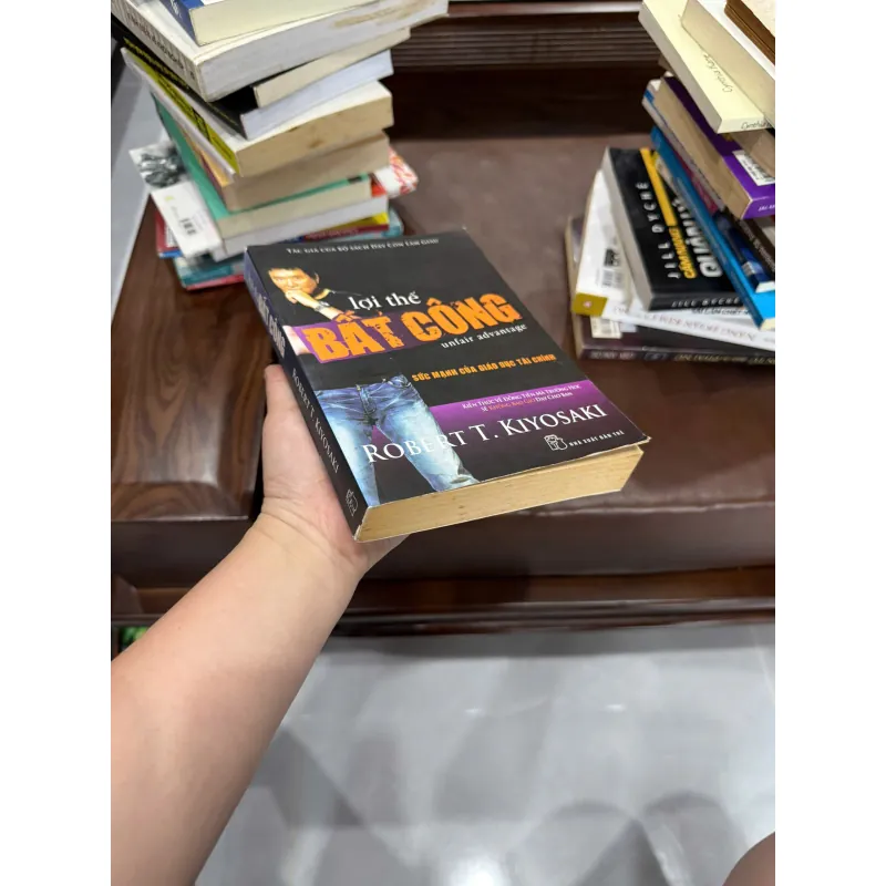 Lợi Thế Bất Công (Unfair Advantage) - K4 1021005