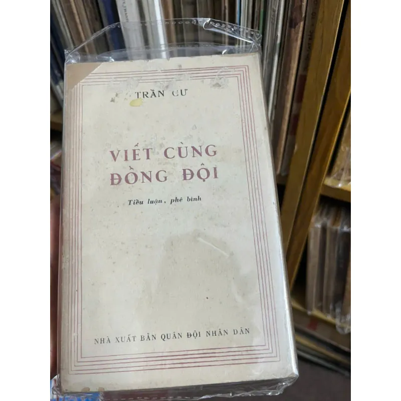 Viết cùng đồng đội - Trần Cư - Tiểu luận, phê bình - có chữ ký tác giả 1006537