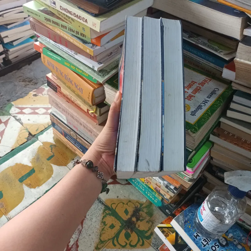 3/4 cuốn trong bộ Tân Tứ Thư Lãnh Đạo- Dương Minh Hào Chủ Biên 1021643