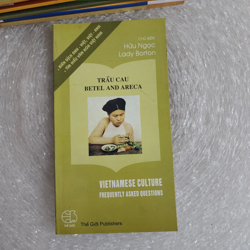 Trầu cau betel and areca | Hữu Ngọc chủ biên I song ngữ Việt Anh 546201