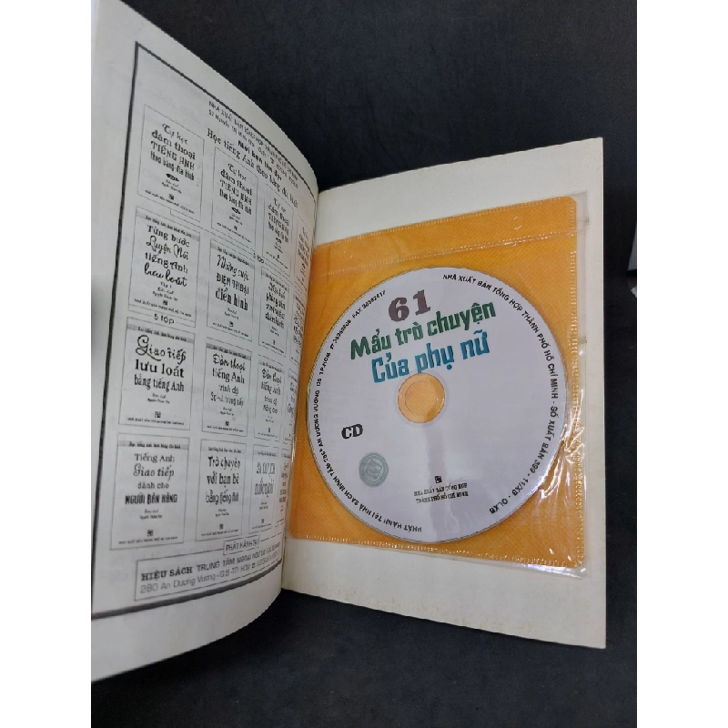 [59K/kg] 61 mẫu trò chuyện của phụ nữ dùng kèm với một đĩa CD mới 90% 2003 HCM0607 365381