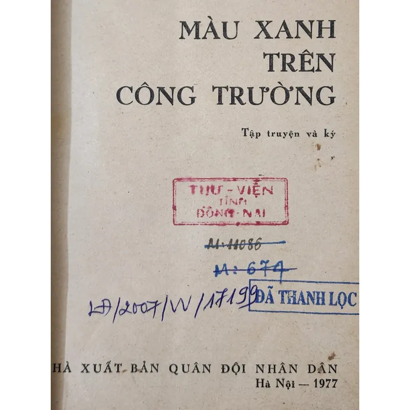 Màu xanh trên công trường, tập truyện và ký của Nhà xuất bản Quân Đội Nhân Dân.  703893