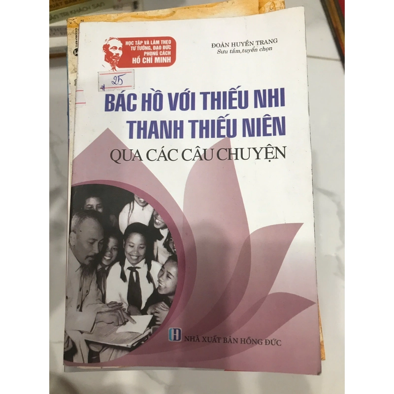 Sách Bác Hồ với thiếu nhi thanh thiếu niên qua các câu chuyện 447073