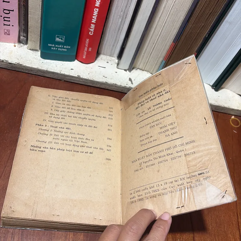 II Pháp Luật: Pháp Luật Về Nhà Ở, Đất Đai Và Thuế Nhà Đất - Luật Gia Lê Thành Châu - 1993 778687