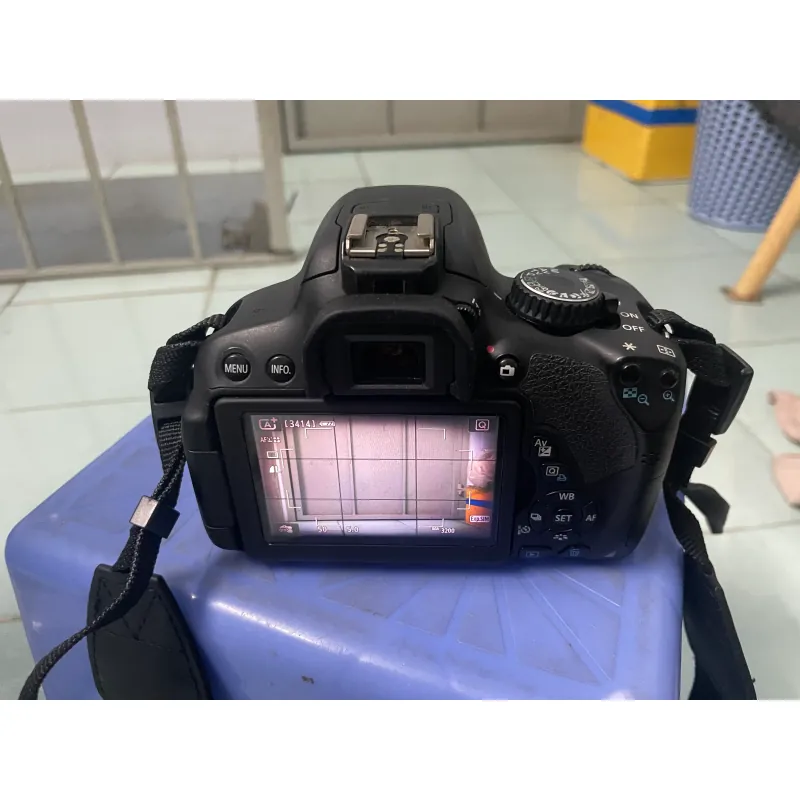 Máy ảnh Canon EOS 650D 18MP với ống kính 50mm f/1.8 779283