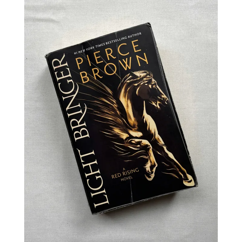 Light Bringer - Pierce Brown  760227