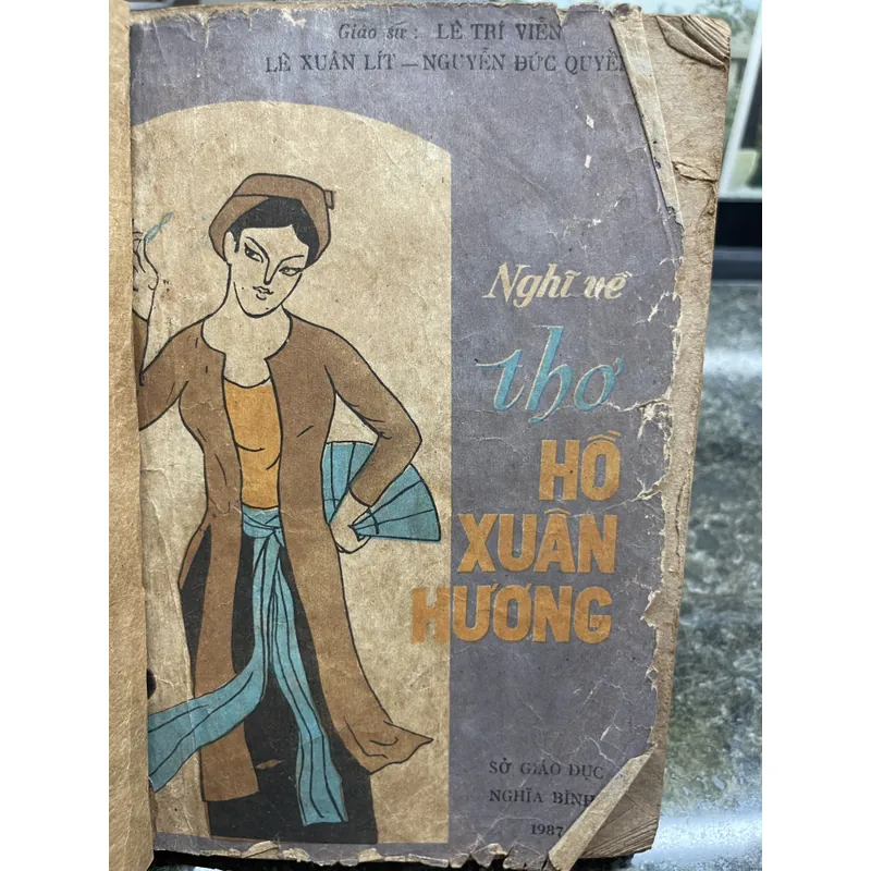 Nghĩ về thơ Hồ Xuân Hương 708246