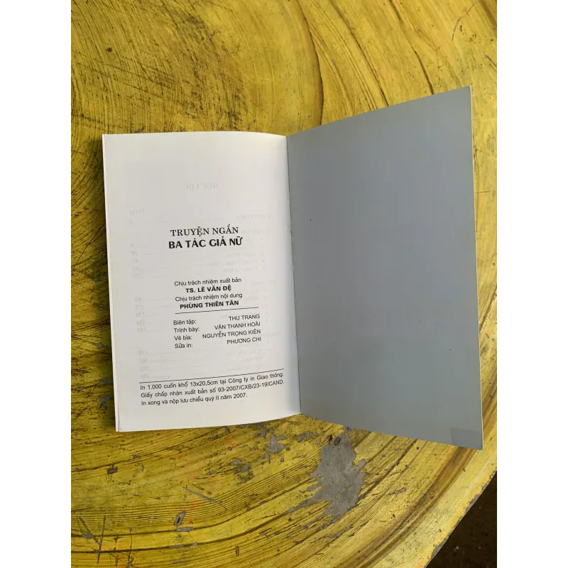 TRUYỆN NGẮN BA TÁC GIẢ NỮ 745816