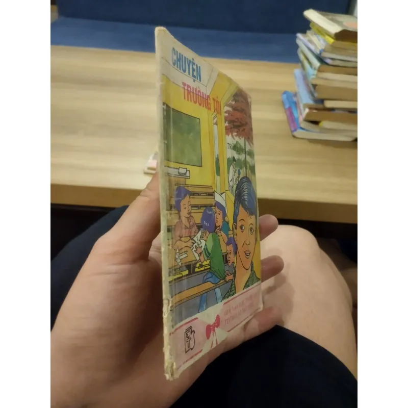 cuốn sách cổ "Chuyện Trường Tôi" của tác giả Trần Đông Minh.  1025370