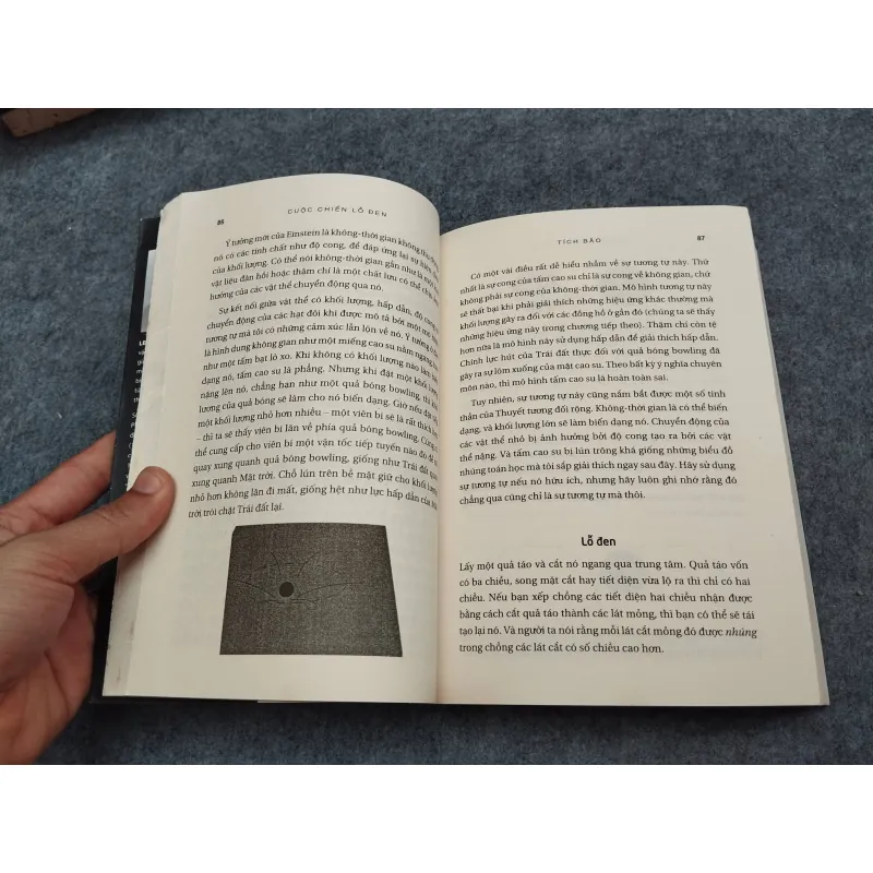 CUỘC CHIẾN LỖ ĐEN 936838