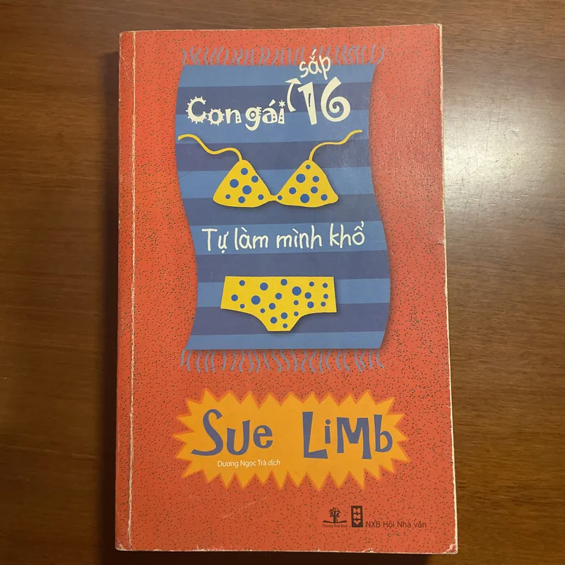 [MỚI LỚN] Con gái sắp 16 Tự mình làm khổ - Sue Limb 698159