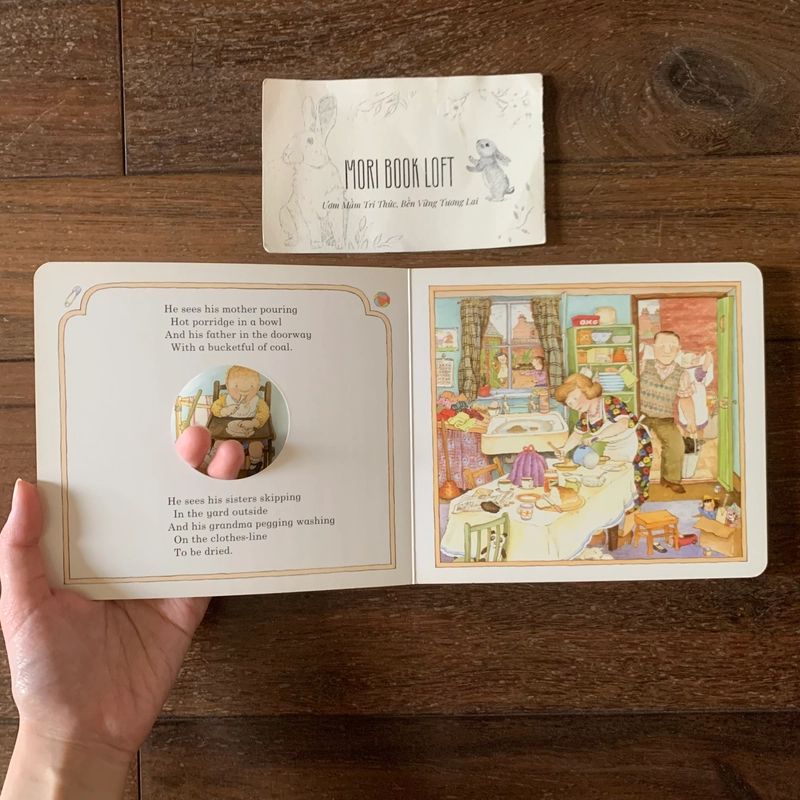Sách ngoại văn Peepo! – Sách đục lỗ, Used, Board Book 540726