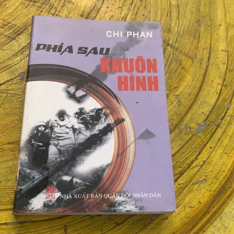 PHÍA SAU MỘT KHUÔN HÌNH - CHI PHAN  748656