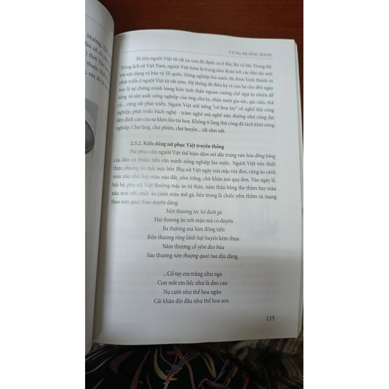 MỸ THUẬT NỮ PHỤC TRUYỀN THỐNG VIỆT NAM - CUNG DƯƠNG HẰNG 706422