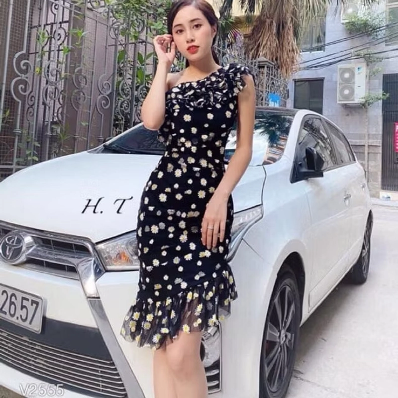 Váy lệch vai phối bèo  442813