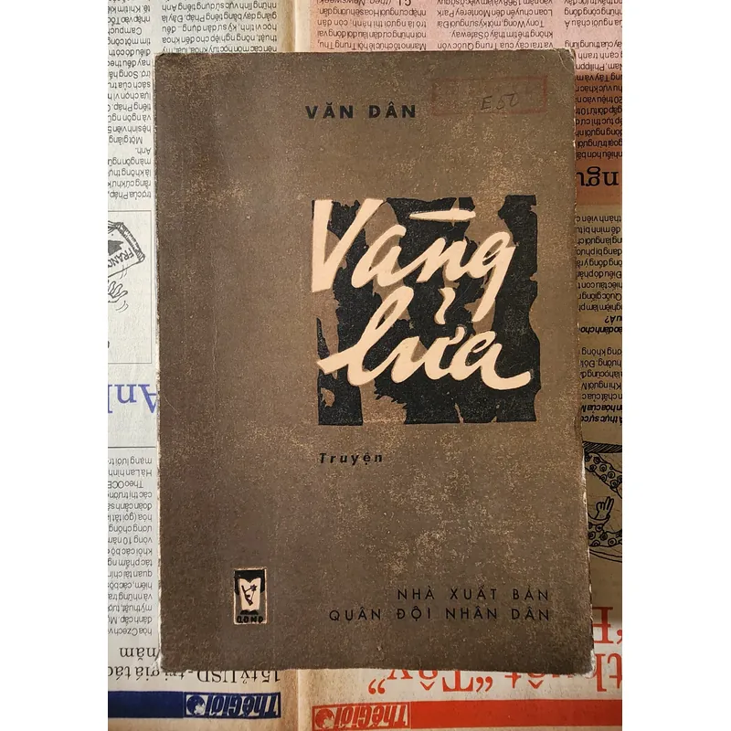 Truyện Vàng lửa của tác giả Văn Dân (Nhà xuất bản Quân Đội Nhân Dân 1978) 703912