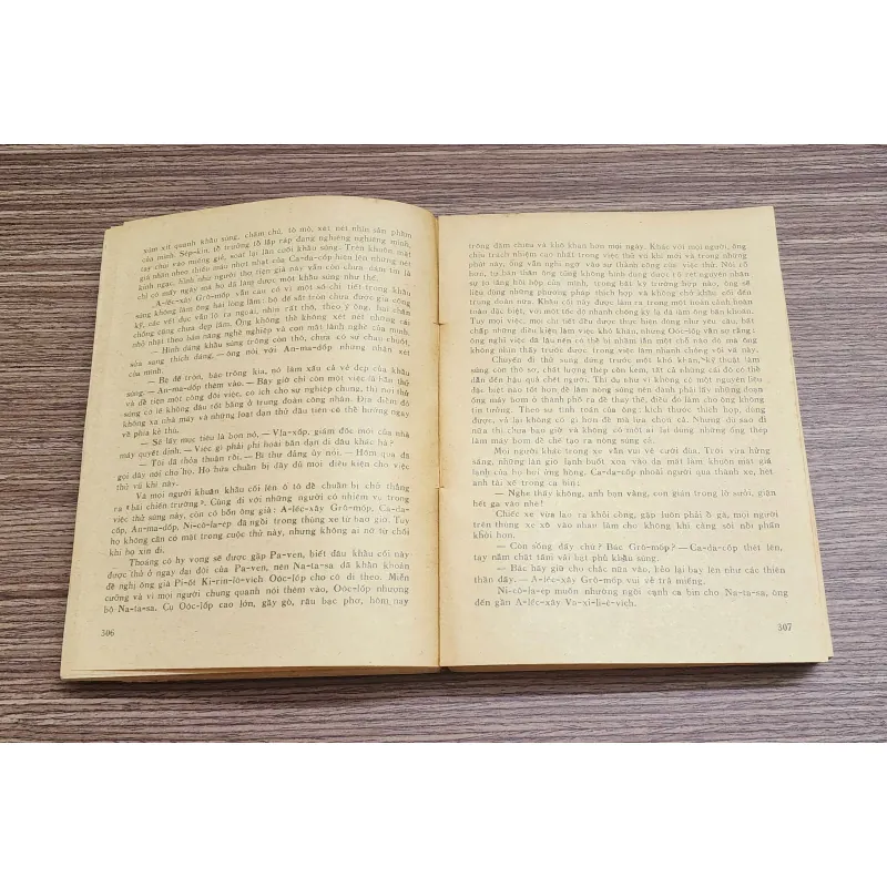 Tiểu thuyết Nga: THÀNH PHỐ HÒA BÌNH (702 trang) 763113