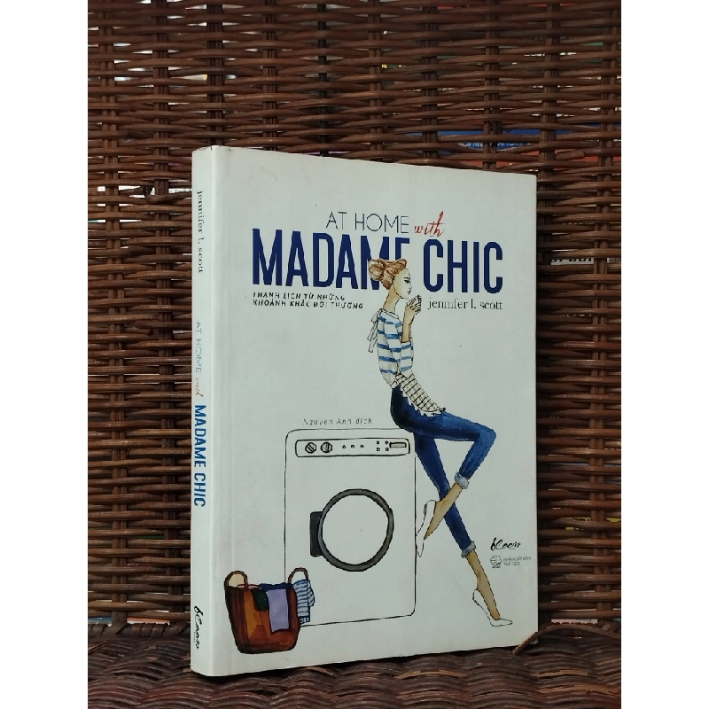 At home with Madame Chic - Jennifer L. Scott 120580