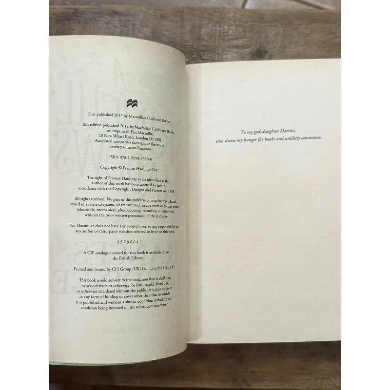 A Skinful of Shadows - Frances Hardinge 731951