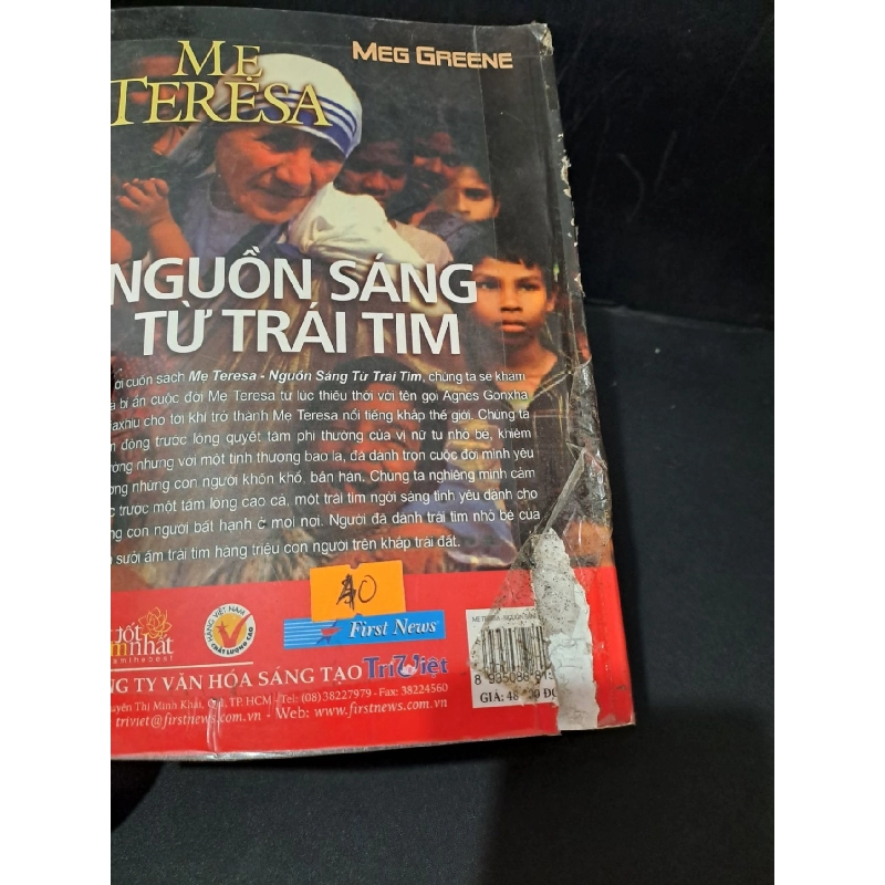 Mẹ Teresa Nguồn sáng từ trái tim mới 60% bẩn bìa, ố nhẹ, tróc gáy, mọt bìa 2010 Meg Greene HCM1604 DANH NHÂN 924474