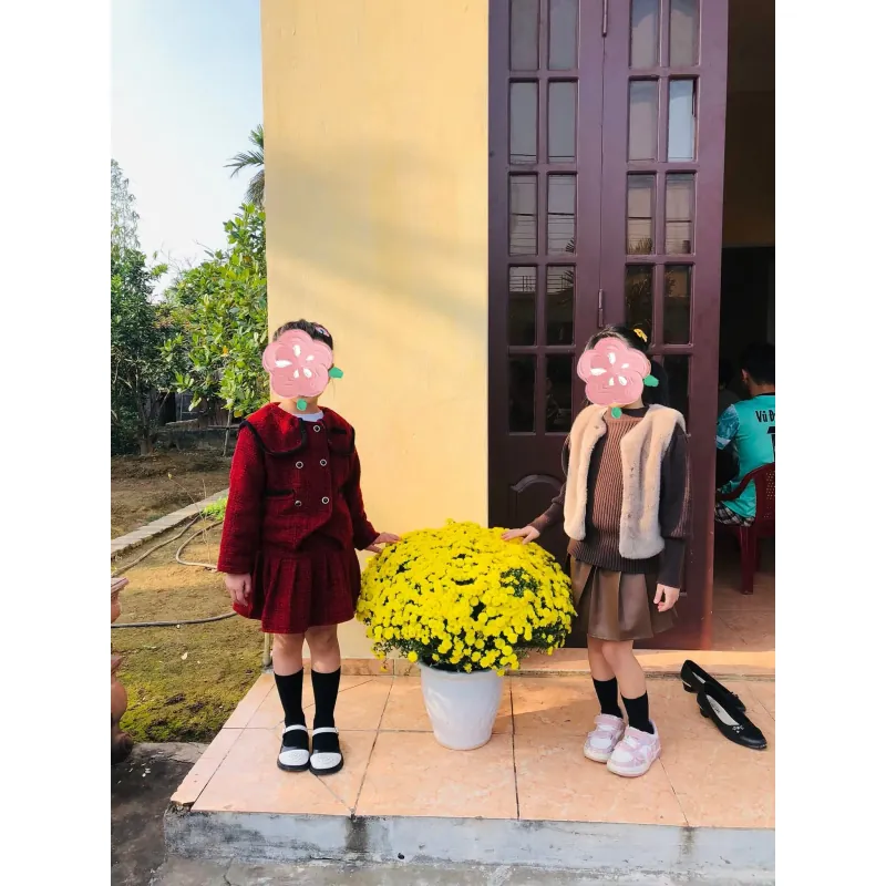 Bộ chân váy và áo khoác dạ đỏ cho bé gái 4-6 tuổi 927251