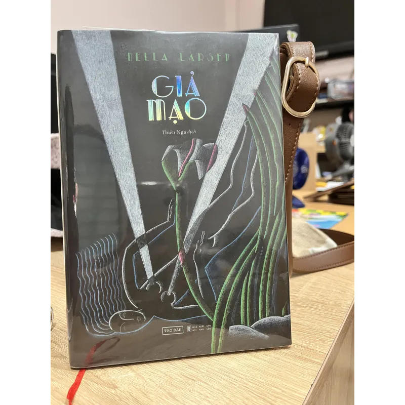 Giả mạo - bìa cứng đánh số 994238