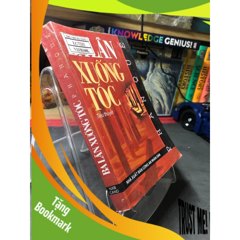(TẶNG BOOKMARK) Ba lần xuống tóc mới 70% ố bẩn có dấu mộc và viết nhẹ trang đầu 2006 Phan Quế RBK0906 SÁCH VĂN HỌC 938946