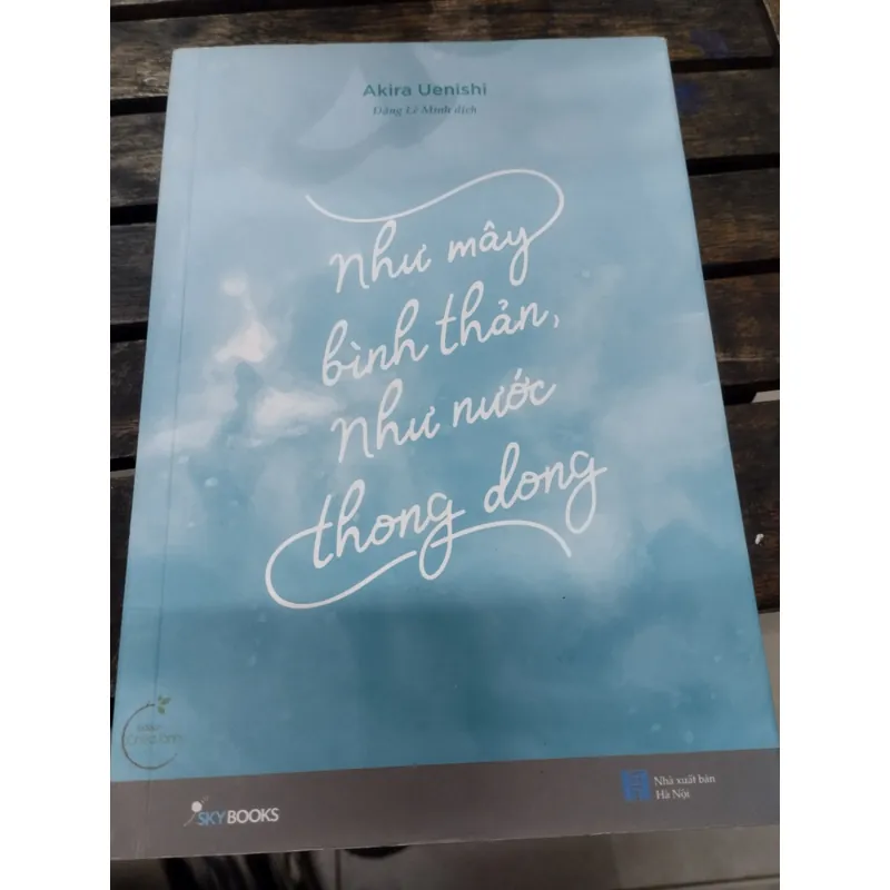 Như mây bình thản, như nước thong dong" của tác giả Akira Uenishi.  703714