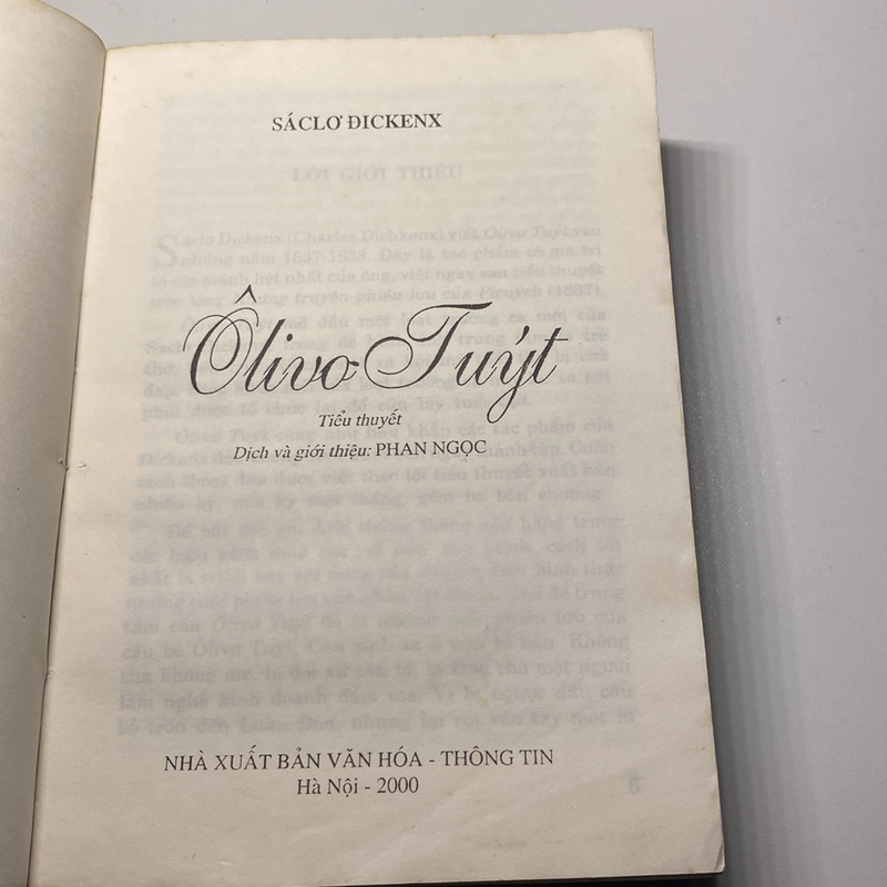 OLIVƠ TUÝT, SACLO DICKEN (XB 2001) 531111