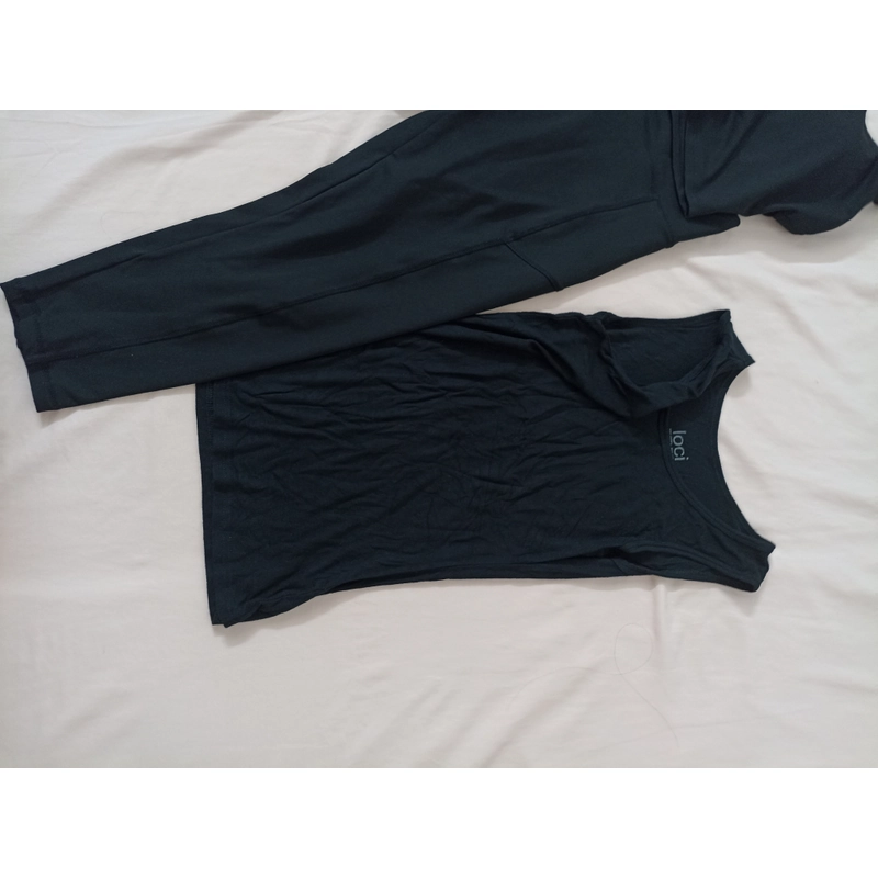 Một bộ tập yoga tặng kèm một áo và một quần khác 464132