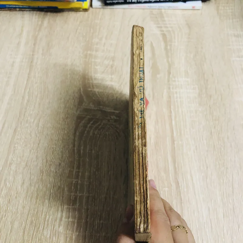 TUỔI TRẺ VÀ VÕ THUẬT  - 141 trang, nxb: 1988 542122