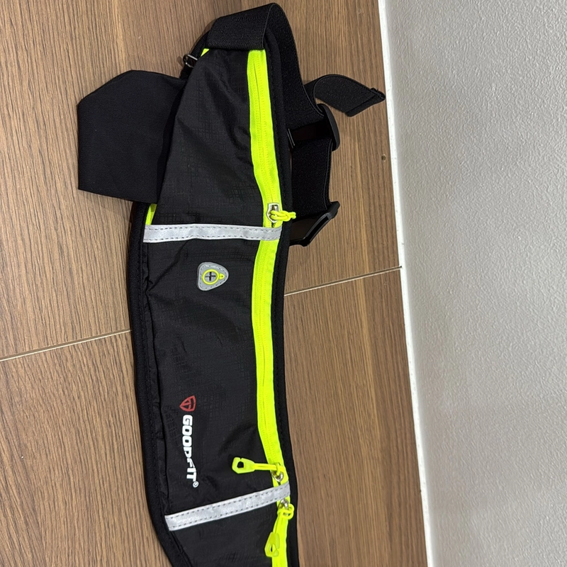 Túi đeo hông chạy bộ goodfit có chỗ đựng chai nước new 100% 527048