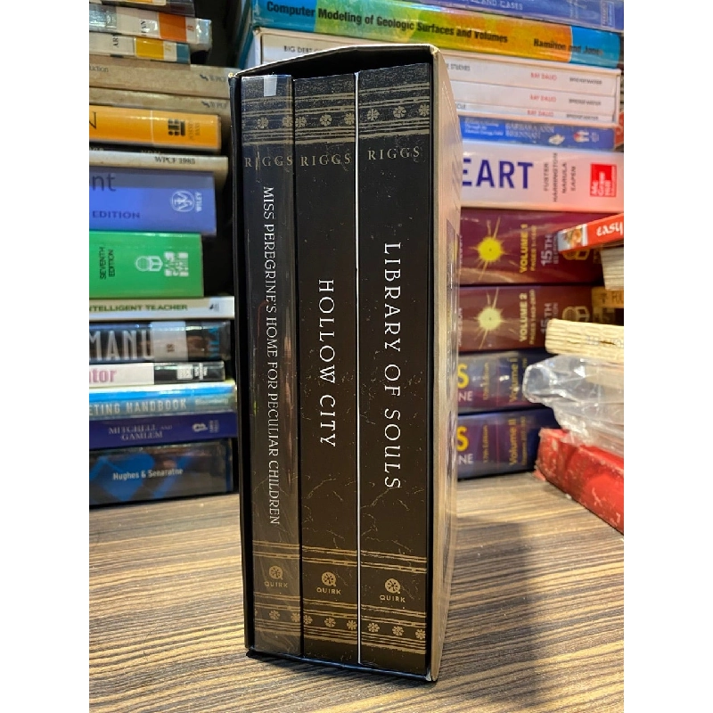 MISS PEREGRINE'S PECULIAR CHILDREN BOXED SET - RANSOM RIGGS 119769