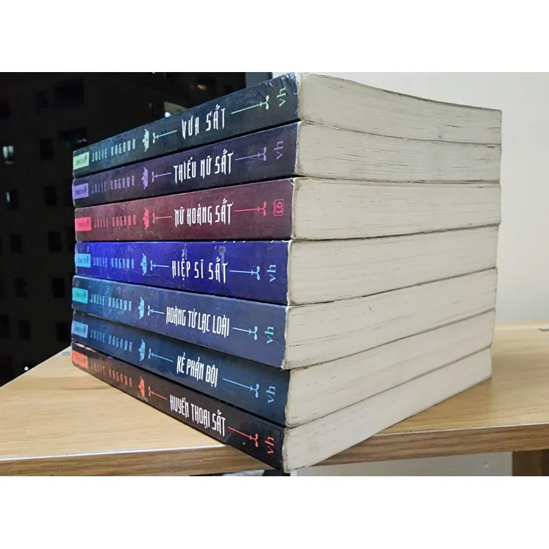 Bộ 7 tập của tác giả Julie Kagawa 703518