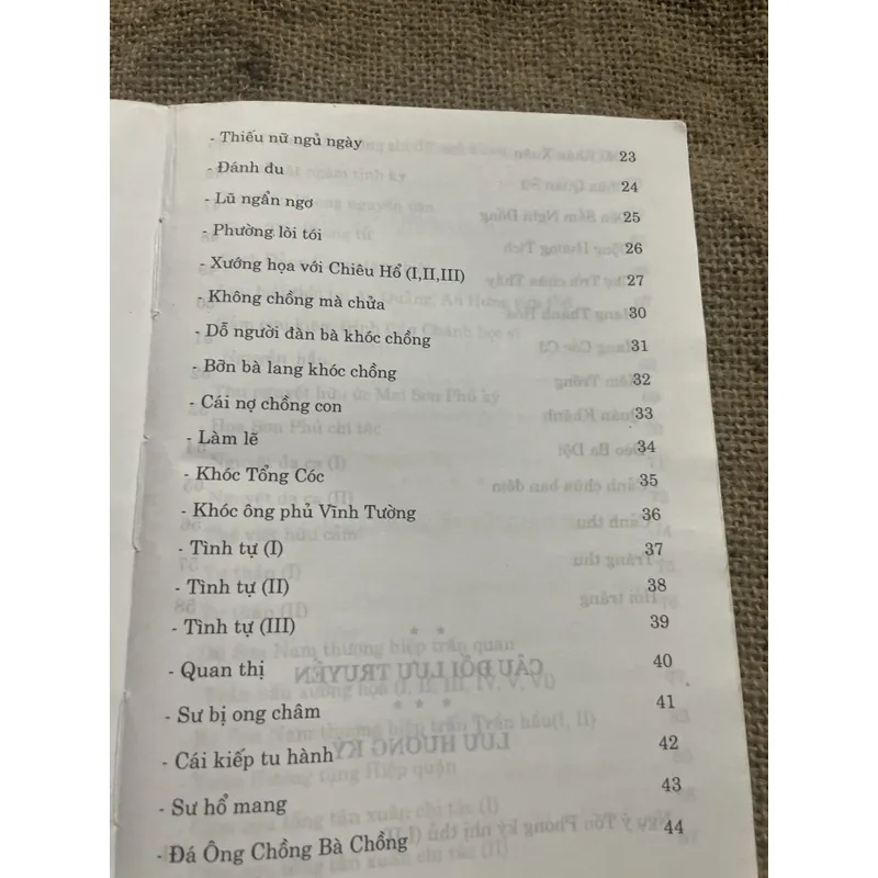 Hồ Xuân Hương : thó và đời  719342