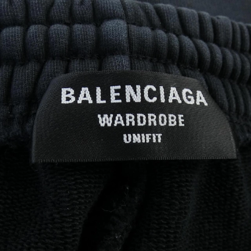 Quần short BALENCIAGA WARDROBE 674591 TMVF5 UNISEX - Hàng hiệu Chính hãng 890710