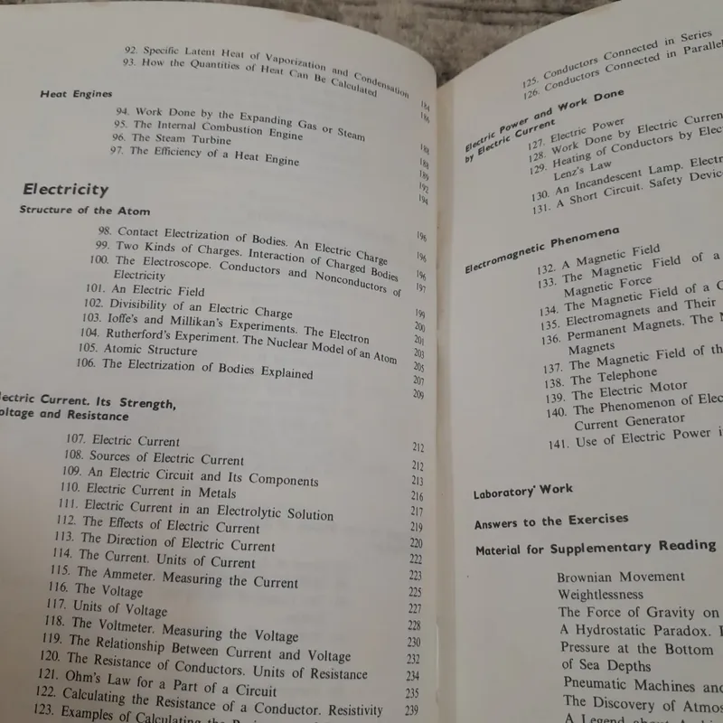 Sách vật lý Cơ bản tiếng Anh- Junior Physics. T giả A.V. Peryshkin... 730849