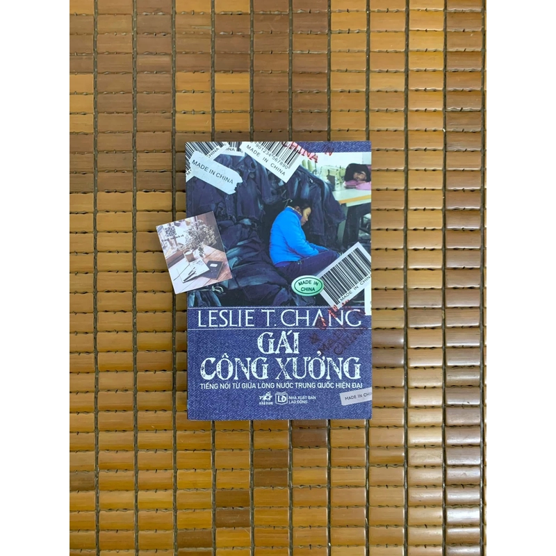 Gái công xưởng Leslie T. Chang 502498