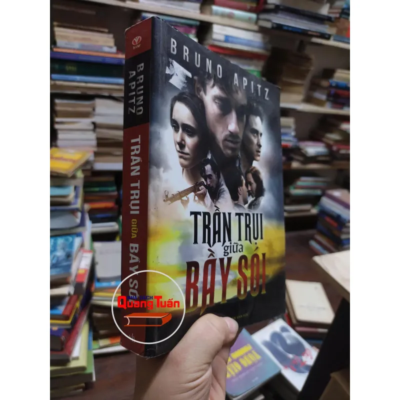 sách: Trần trụi giữa bầy Sói - Bruno Apitz (A1) 565452