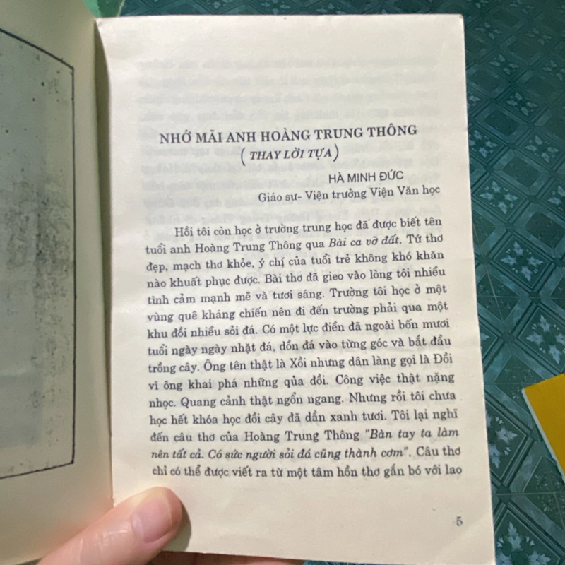 Một đời thơ văn - Hoàng Trung Thông  386509