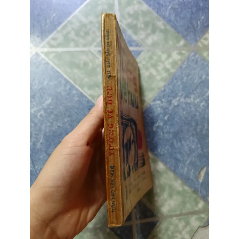 Truyện ngắn chọn lọc - Tướng về hưu 1000184